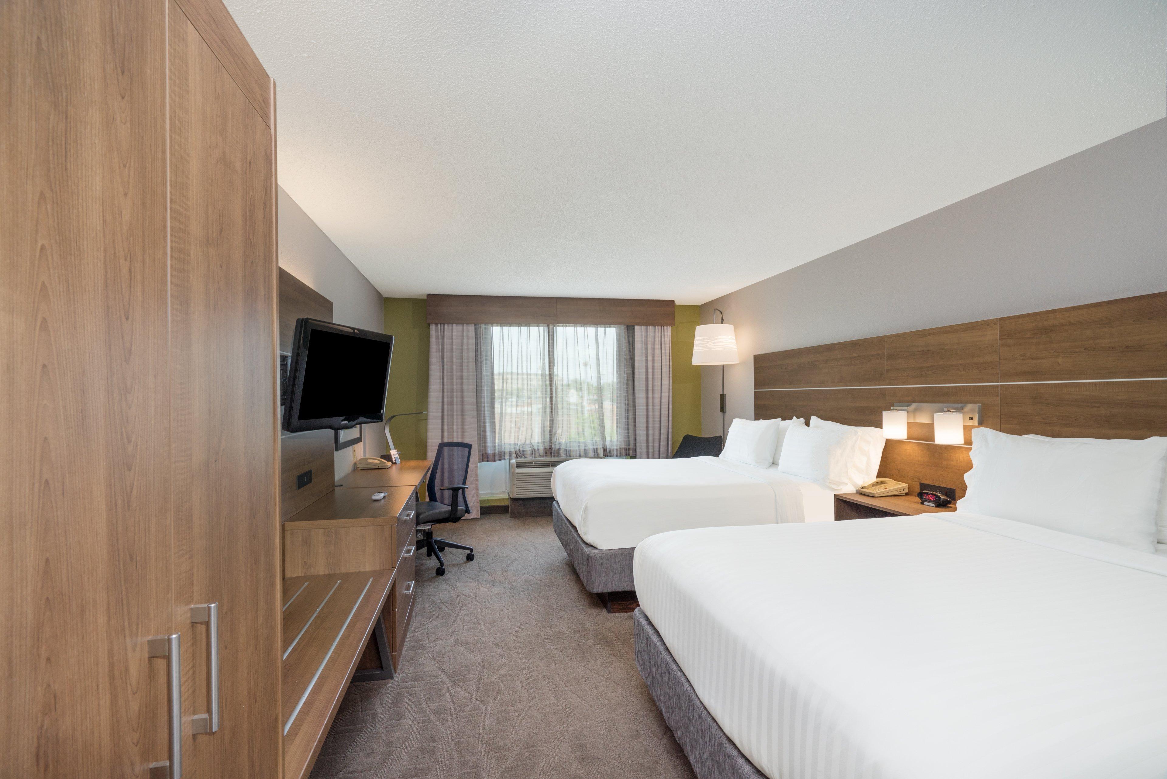 Hotel Holiday Express & By Ihg 2*